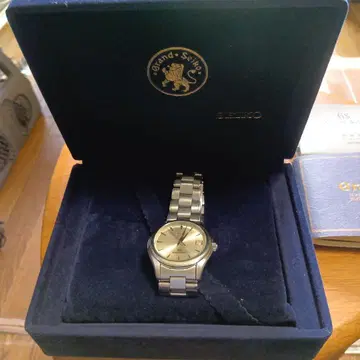 Grand Seiko 아날로그 쿼츠 손목시계