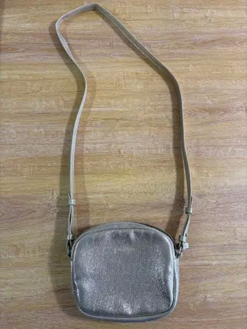 캐스키드슨 사선 크로스백 골드