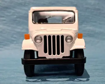 화이트 Jeep 미니카 1/26 (길이 약 12.5cm)