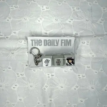 LE SSERAFIM 시즌 그리팅 키링 채원