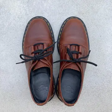 닥터마틴 3홀 브라운 UK5