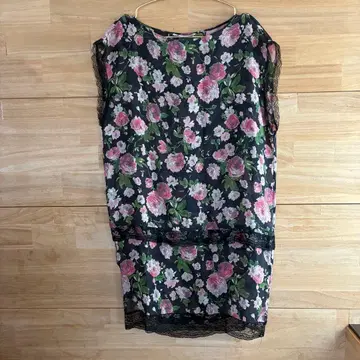 leur logette 레이스 플라워 프린트 슬리브리스 튜닉