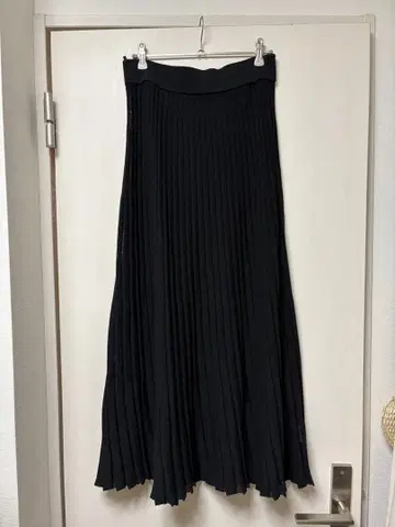 WRAPINKNOT 와핑노트 블랙 플리츠 스커트 니트