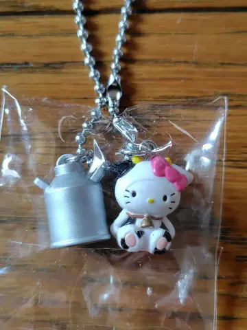 헬로키티 밀크캔 아크릴 키링