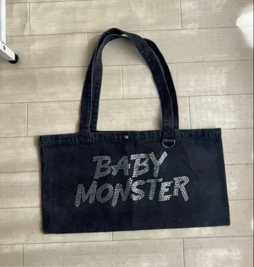 BABYMONSTER 큐빅 토트 블랙