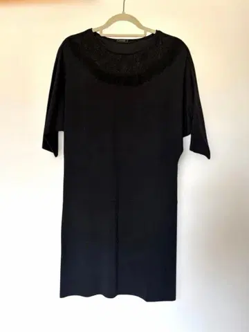 ARTISAN 블랙 반팔 원피스 레이스 디테일