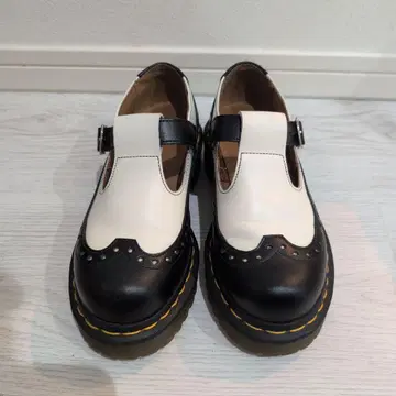 닥터마틴 화이트/블랙 통굽 로퍼