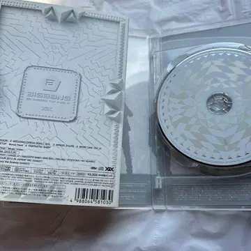 BIGBANG G-DRAGON 2013 WORLD TOURCD & DVD