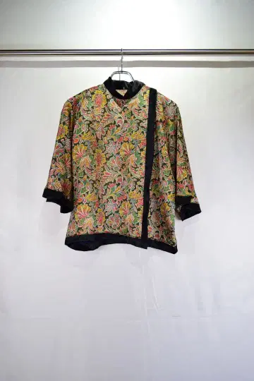 구제 의류 유로 새틴 차이나 디자인 블라우스 유럽 구제 의류 빈티지