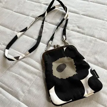 마리메꼬 가마구치 숄더백 파우치 우니코 패턴 화이트 블랙