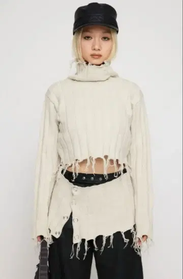 LAGUA GEM / 프론트 슬릿 크래쉬 니트