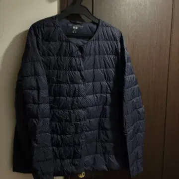 유니클로 울트라 라이트 다운 자켓 XXL 도트 무늬