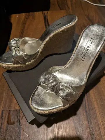 3 BRUNO MAGLI 실버 웨지 샌들 리본 23.5cm