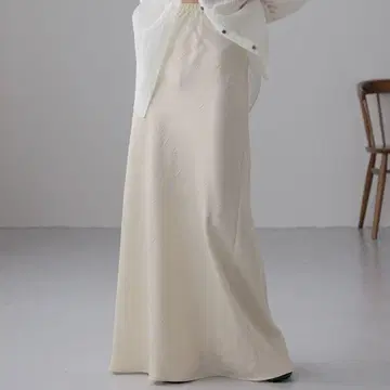 LOWRYS FARM 스트레치 새틴 스커트