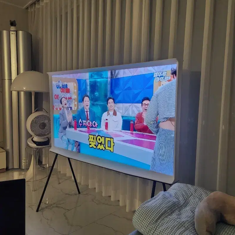 세리프 65인치 티비 삼성 인테리어