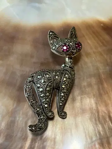 록잔 실버 브로치 고양이 캣 마카사이트 루비