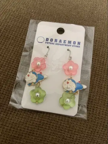 새상품 미개봉 도라에몽 미래백화점 꽃 귀걸이