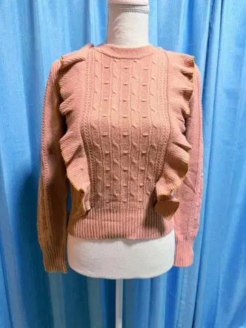 JILLSTUART 프릴 장식 핑크 니트 스웨터