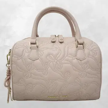 메종 드 플뢰르 참 포함 리본 퀼팅 보스턴 백