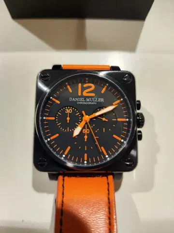 DANIEL MULLER DM-2055 크로노그래프는