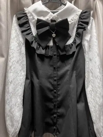 시크릿허니 프릴 요크 셋업 블랙 프리 사이즈