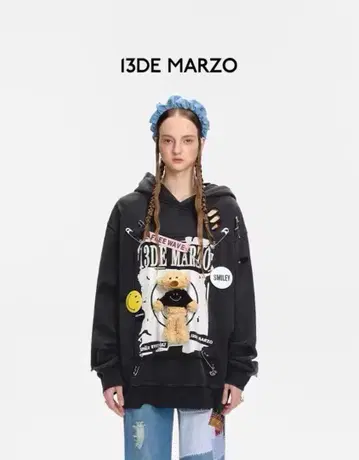 13DE MARZO 부서진 핀 배지 베어 후드티