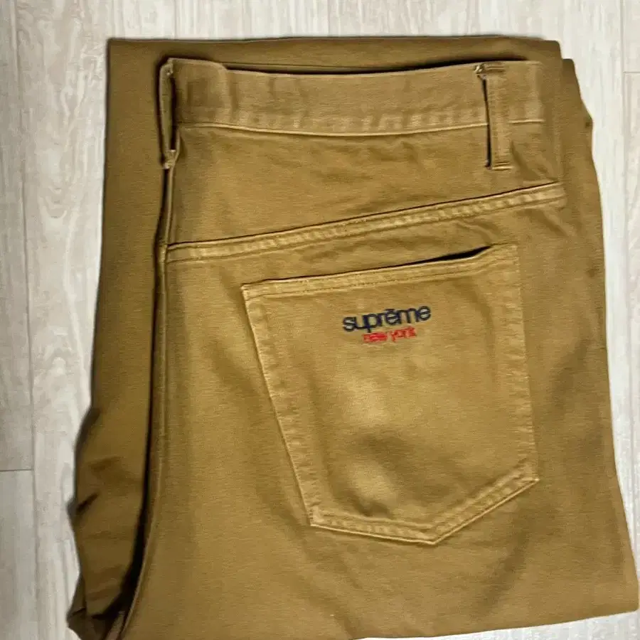Supreme Baggy Jeans Light Washed Size 32 on Bunjang Global Site.