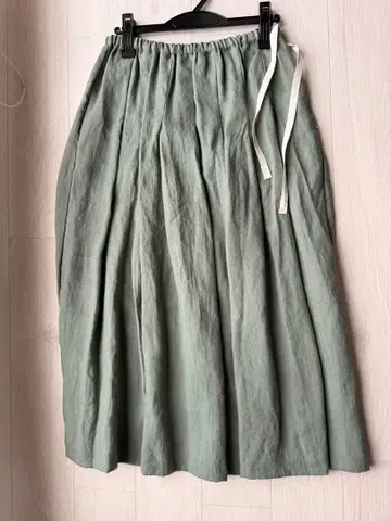 린넨 옅은 그린 컬러 플리츠 스커트 M 사이즈