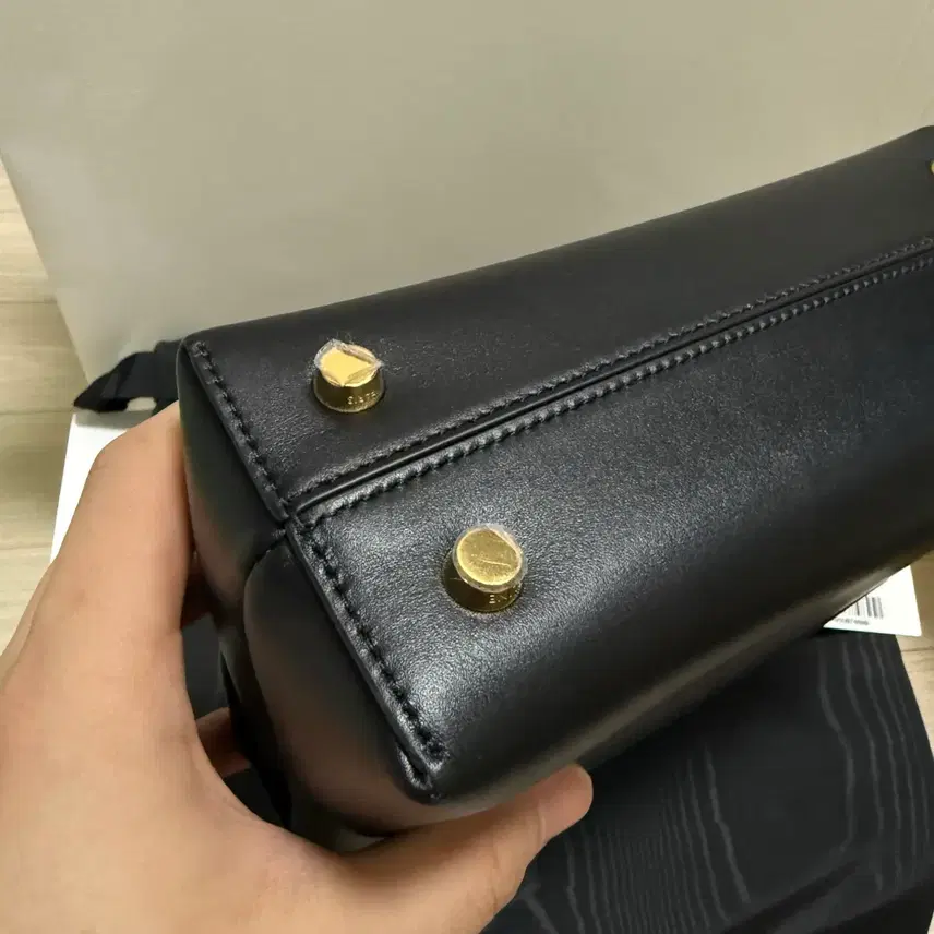 셀린느 [새상품급]셀린느 틴 니노 카프스킨 백 사진판단 가능 사진 5