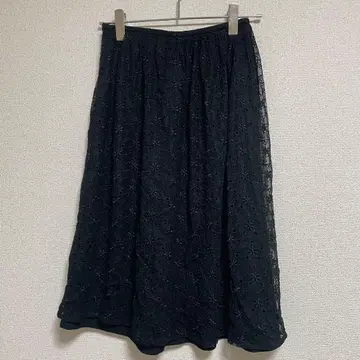 Sybilla 시빌라 레이스 플레어 스커트 블랙 꽃무늬 자수 종아리 기장