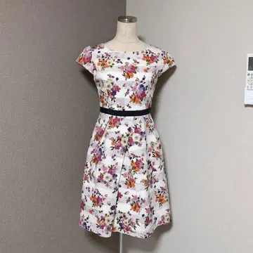 에프데 꽃무늬 보더 턱 원피스