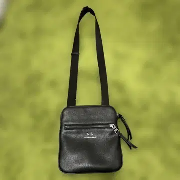 Armani Exchange 숄더백 블랙