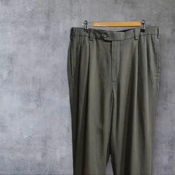 새상품급 Jos A Bank 조스 에이 뱅크 린넨 슬랙스 2턱 카키