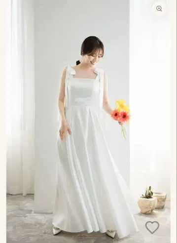 화이트 새틴 A라인 웨딩 드레스