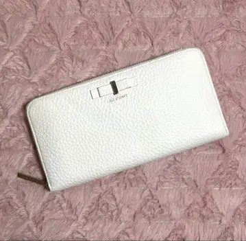 새상품 [질스튜어트] 미스티 라운드 지퍼 장지갑 리본 화이트