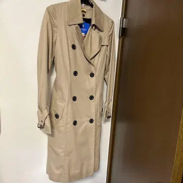새상품급 BLUE LABEL 베이지 더블 브레스트 트렌치코트
