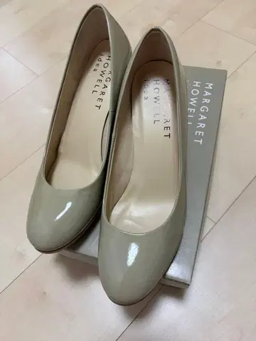 새상품급 MARGARET HOWELL 펌프스 23.5cm