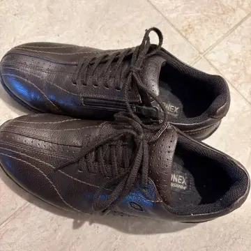 YONEX 파워 쿠션 블랙 스니커즈