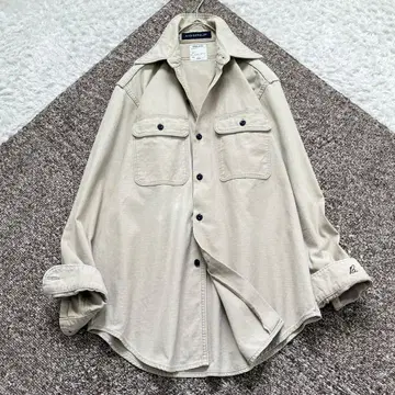 매디슨 블루 햄프턴 백 새틴 셔츠 워셔블 B 자수 로고 베이지