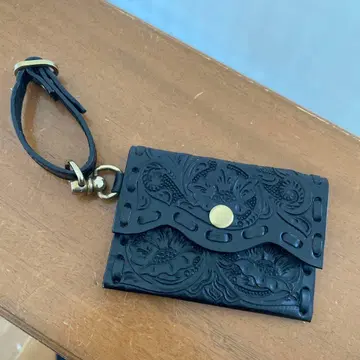 카빙 트라이브스 플랩 카드 홀더