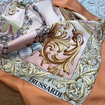 TRUSSARDI 트루사르디 대형 실크 스카프
