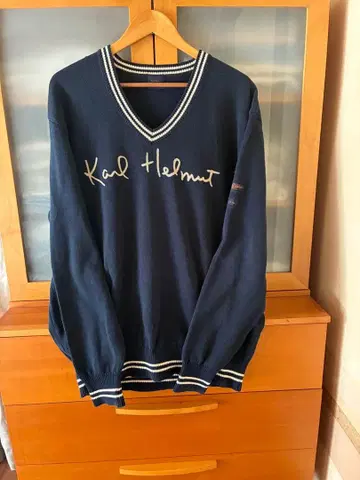 칼 헬무트 네이비 V넥 면 스웨터