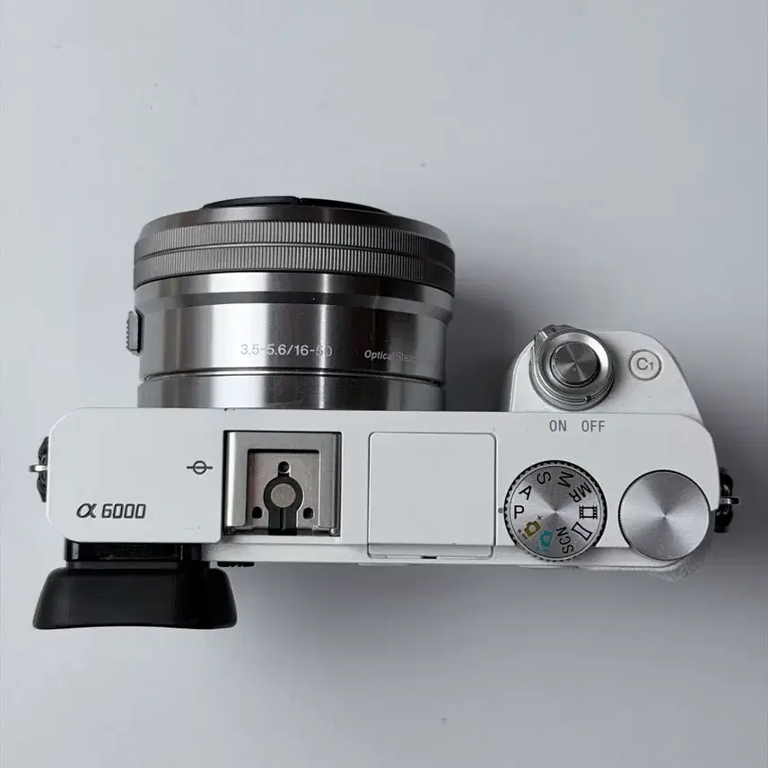소니 A6000 화이트 미러리스 카메라