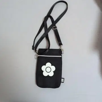 MARY QUANT 꽃 모티브 숄더백 블랙