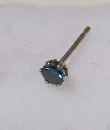 파란색 귀걸이 k14 각인 (한쪽 귀용)