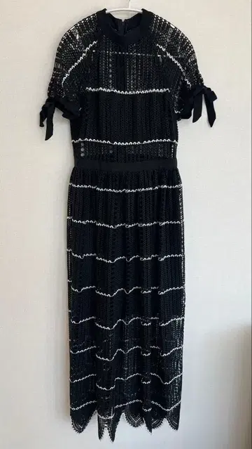 Self-Portrait 레이스 편 블랙 원피스