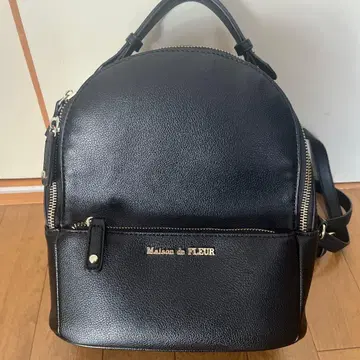 Maison de FLEUR 블랙 라운드형 백팩