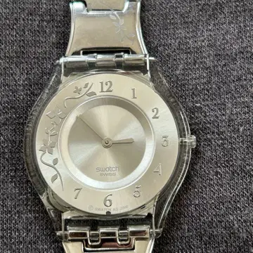Swatch 꽃무늬 실버 쿼츠 손목시계