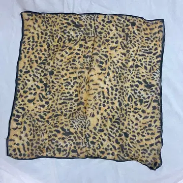 레오파드 무늬 실크 100% 스카프 약 52cm