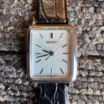 SEIKO 세이코 1N01-0LS0 쿼츠 손목시계